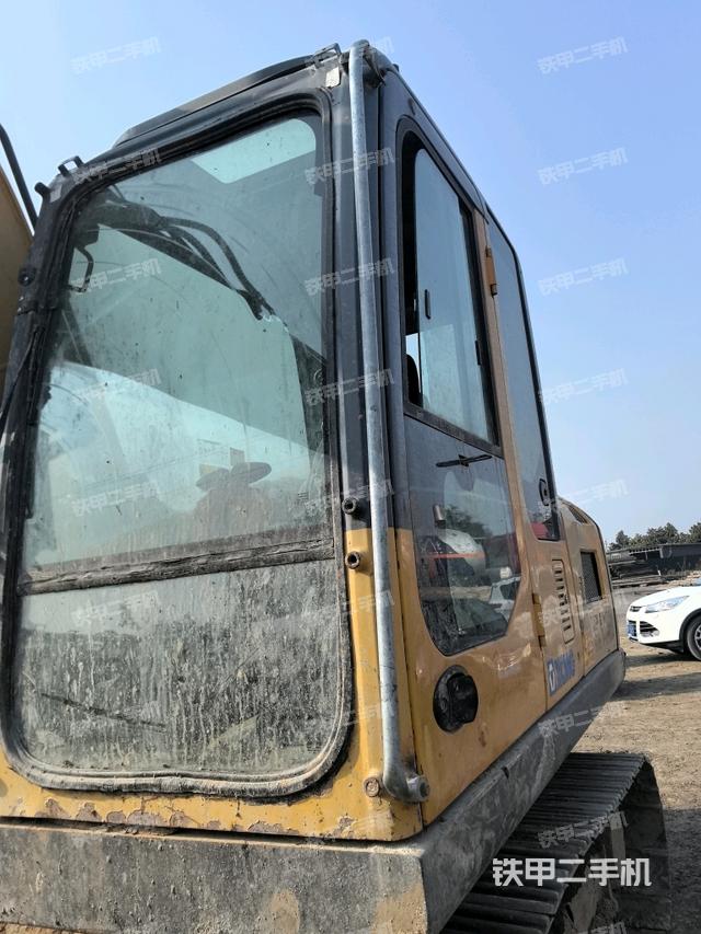 駕駛室左前45度（駕駛室部分）