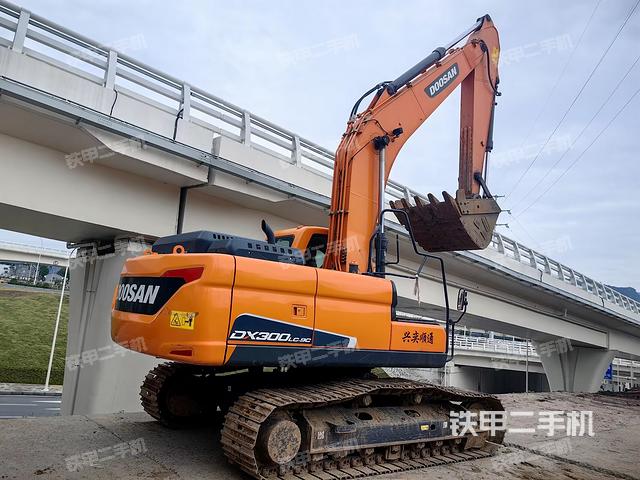 整機(jī)右后45°(整機(jī)外觀) 整機(jī)右后45°(整機(jī)外觀)