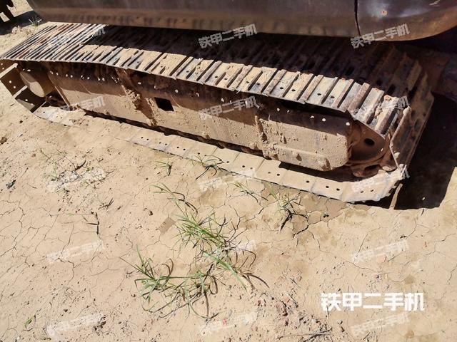 單側(cè)履帶整體(整機外觀) 單側(cè)履帶整體(整機外觀)