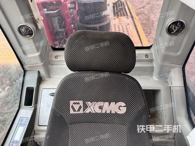 行走控制手柄和踏板?俯拍(駕駛室部分) 行走控制手柄和踏板?俯拍(駕駛室部分)