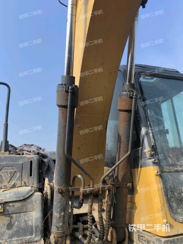 大臂油缸整體?豎拍（工作和回轉(zhuǎn)裝置）