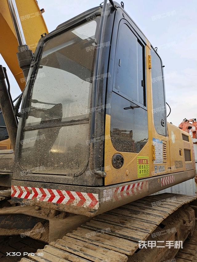 駕駛室整體（整機外觀）