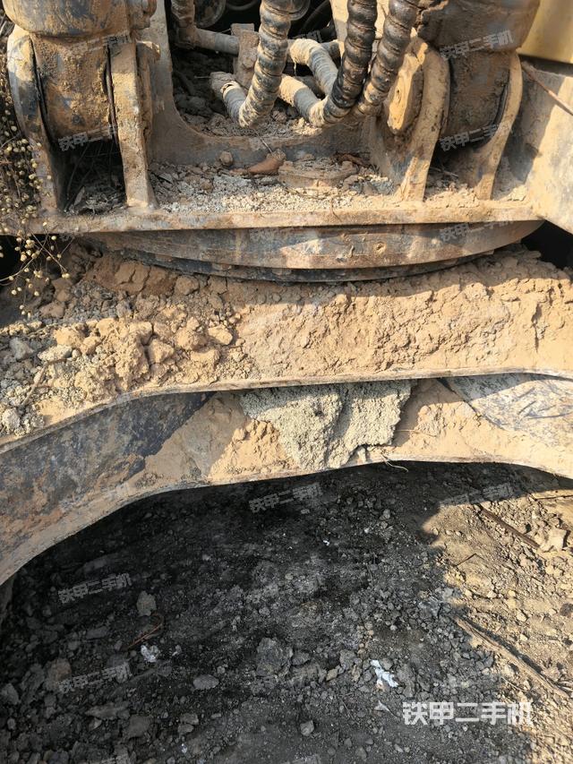 轉(zhuǎn)盤和下車架正前（工作和回轉(zhuǎn)裝置）