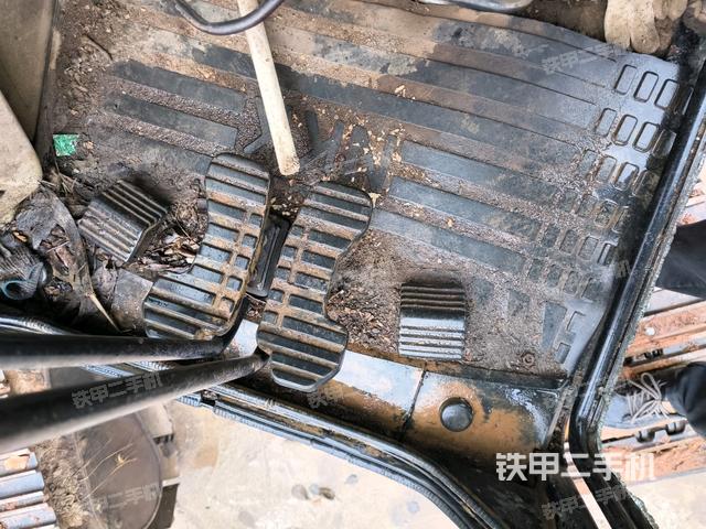 座椅左側(cè)控制臺/音響/含左手柄(駕駛室部分) 座椅左側(cè)控制臺/音響/含左手柄(駕駛室部分)