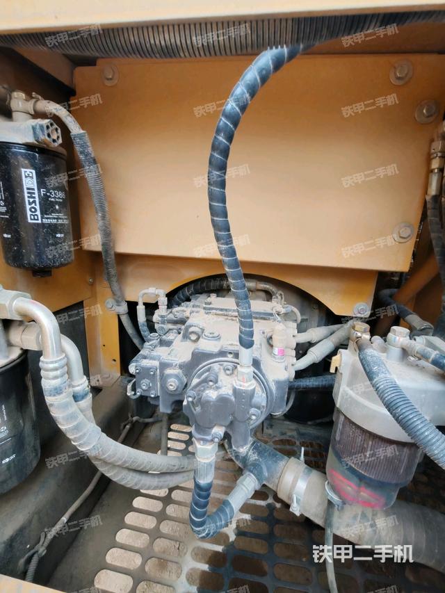液壓泵艙室正面整體(整機(jī)外觀) 液壓泵艙室正面整體(整機(jī)外觀)