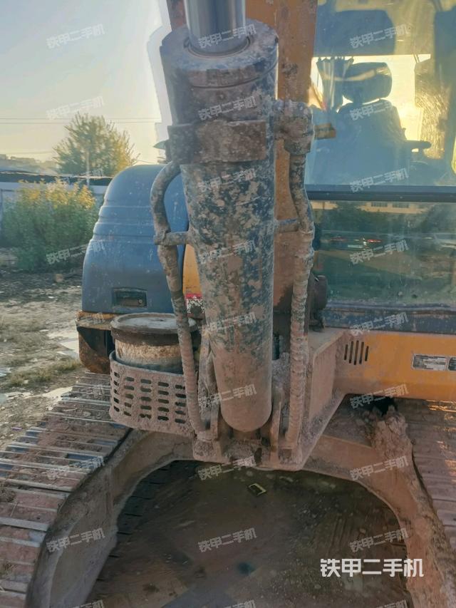 大臂根部?斜（工作和回轉(zhuǎn)裝置）