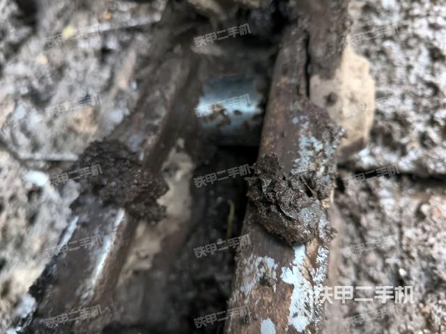 右驅(qū)動(dòng)輪（行走機(jī)構(gòu)）