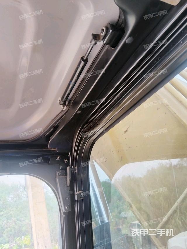 右側玻璃角標（駕駛室部分）