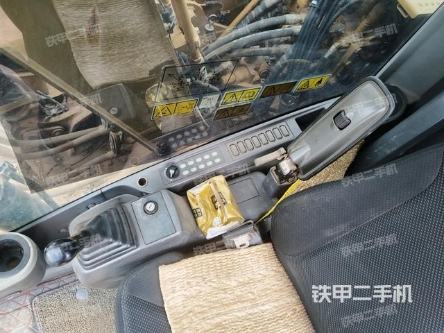 座椅右側控制臺/鑰匙門/油門/含右手柄（駕駛室部分）