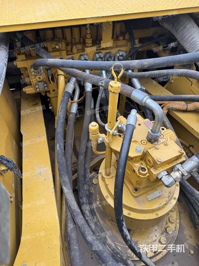 回轉馬達和主控閥（整機外觀）