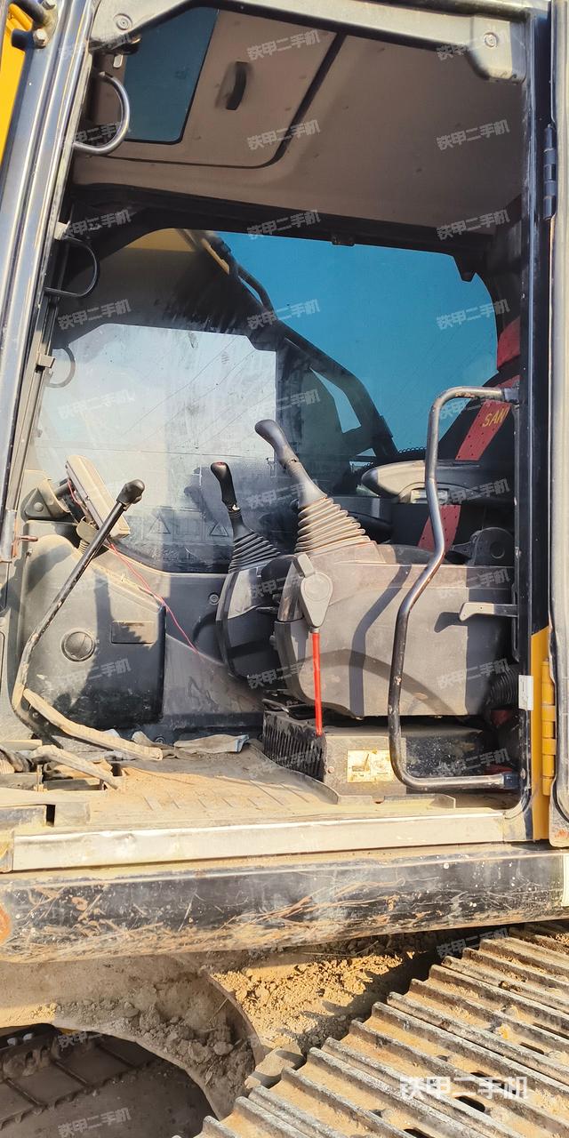 駕駛室整體（整機(jī)外觀）