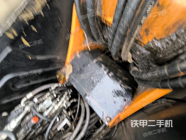 小臂整體左后(工作和回轉(zhuǎn)裝置) 小臂整體左后(工作和回轉(zhuǎn)裝置)