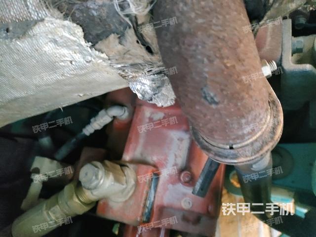 液壓泵艙室正面整體(整機外觀) 液壓泵艙室正面整體(整機外觀)