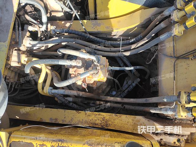 回轉馬達和主控閥（整機外觀）