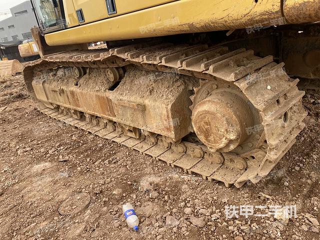 右驅(qū)動輪（行走機構(gòu)）