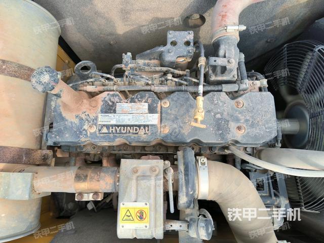 發(fā)動(dòng)機(jī)室（上車(chē)部件）