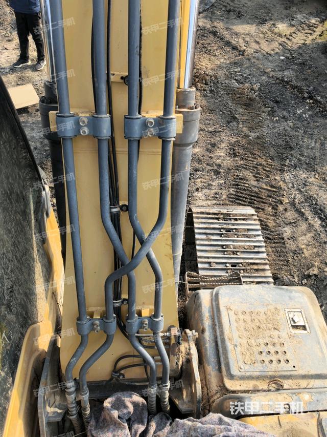 大臂背部俯視（工作和回轉(zhuǎn)裝置）