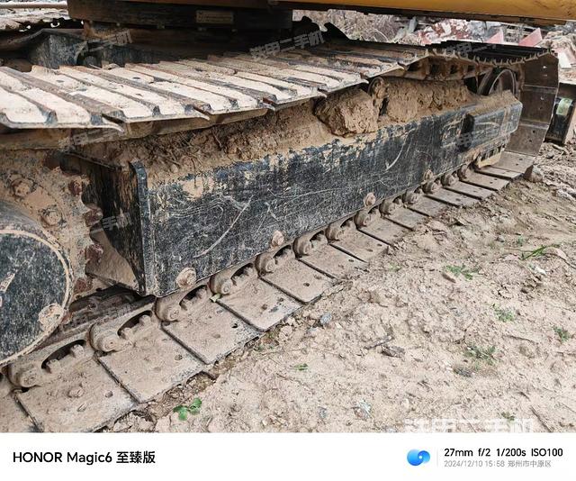 單側(cè)履帶整體(整機外觀) 單側(cè)履帶整體(整機外觀)