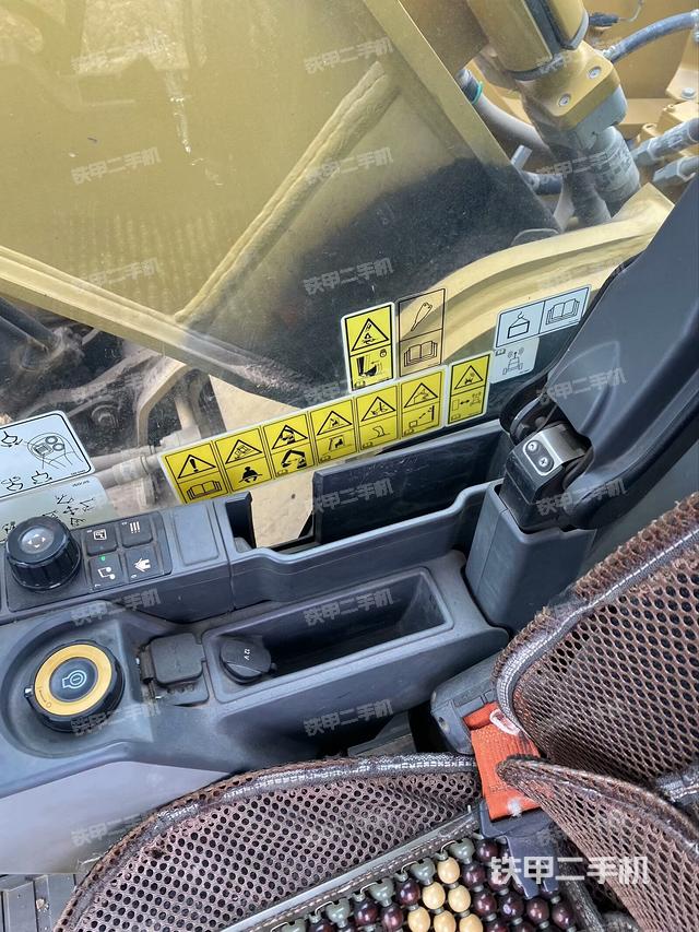 座椅右側(cè)控制臺/鑰匙門/油門/含右手柄（駕駛室部分）