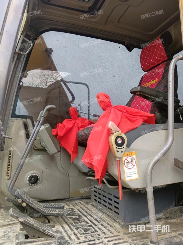 駕駛室整體(整機外觀) 駕駛室整體(整機外觀)