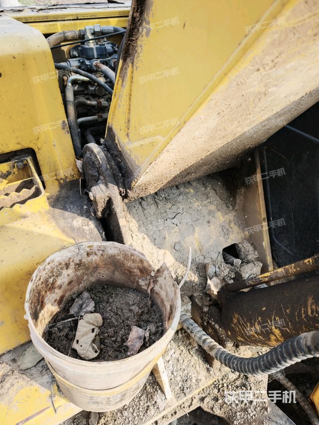 大臂根部?斜（工作和回轉(zhuǎn)裝置）