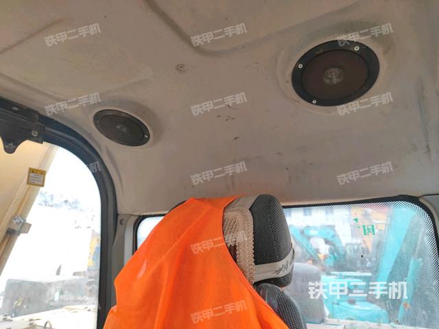 后窗玻璃角標（駕駛室部分）