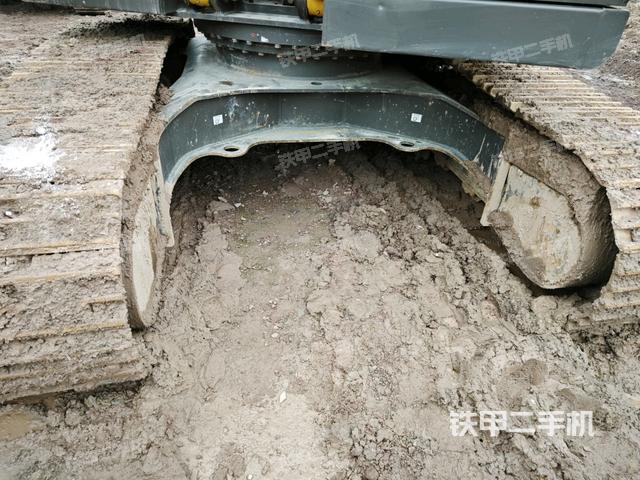轉(zhuǎn)盤和下車架正前(工作和回轉(zhuǎn)裝置) 轉(zhuǎn)盤和下車架正前(工作和回轉(zhuǎn)裝置)