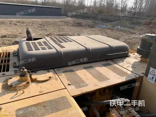 駕駛室頂部（整機外觀）