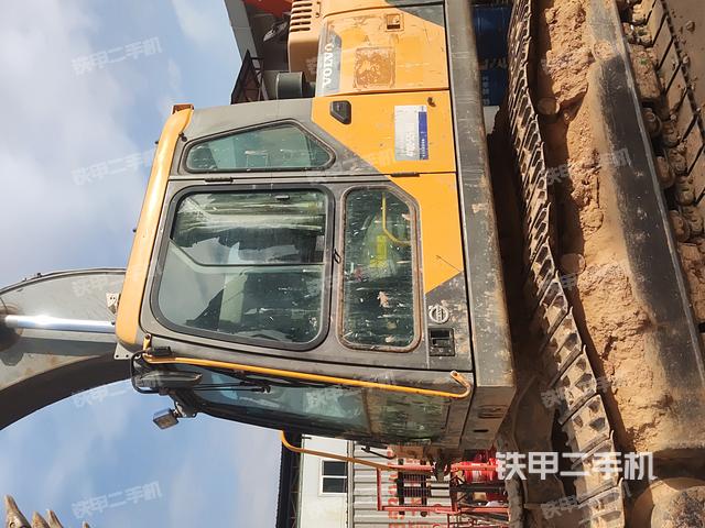 駕駛室整體（整機(jī)外觀）