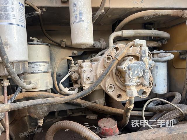 液壓泵艙室正面整體（整機(jī)外觀）