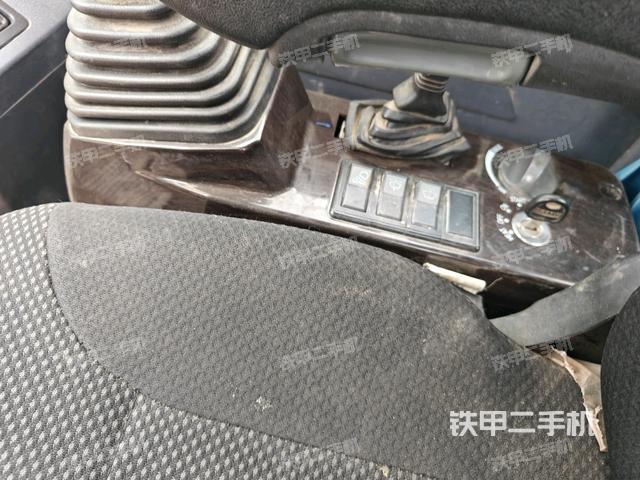 座椅右側控制臺/鑰匙門/油門/含右手柄（駕駛室部分）