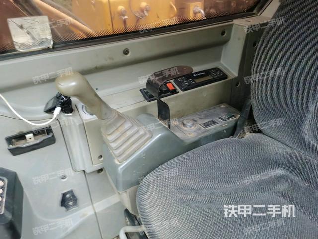 座椅右側(cè)控制臺(tái)/鑰匙門(mén)/油門(mén)/含右手柄(駕駛室部分) 座椅右側(cè)控制臺(tái)/鑰匙門(mén)/油門(mén)/含右手柄(駕駛室部分)
