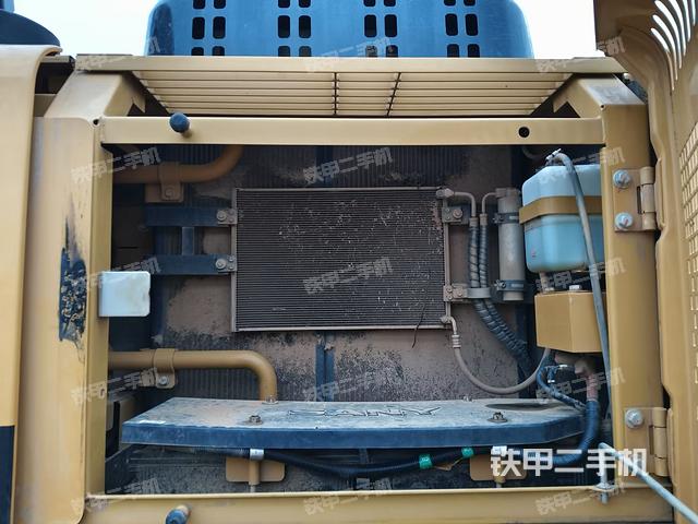 散热器正面(大件舱室) 散热器正面(大件舱室)