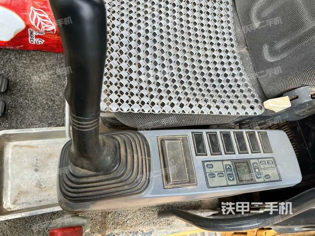 座椅左側(cè)控制臺/音響/含左手柄（駕駛室部分）