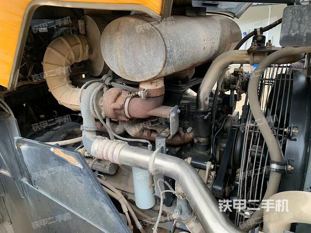 發(fā)動(dòng)機(jī)右側(cè)（整機(jī)外觀及大件）