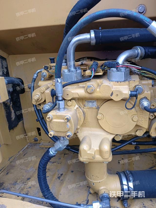 液壓泵艙室正面整體（整機(jī)外觀）