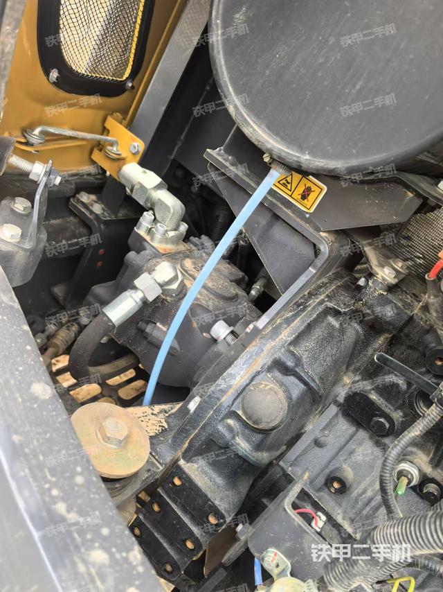 回轉(zhuǎn)馬達和主控閥（整機外觀）