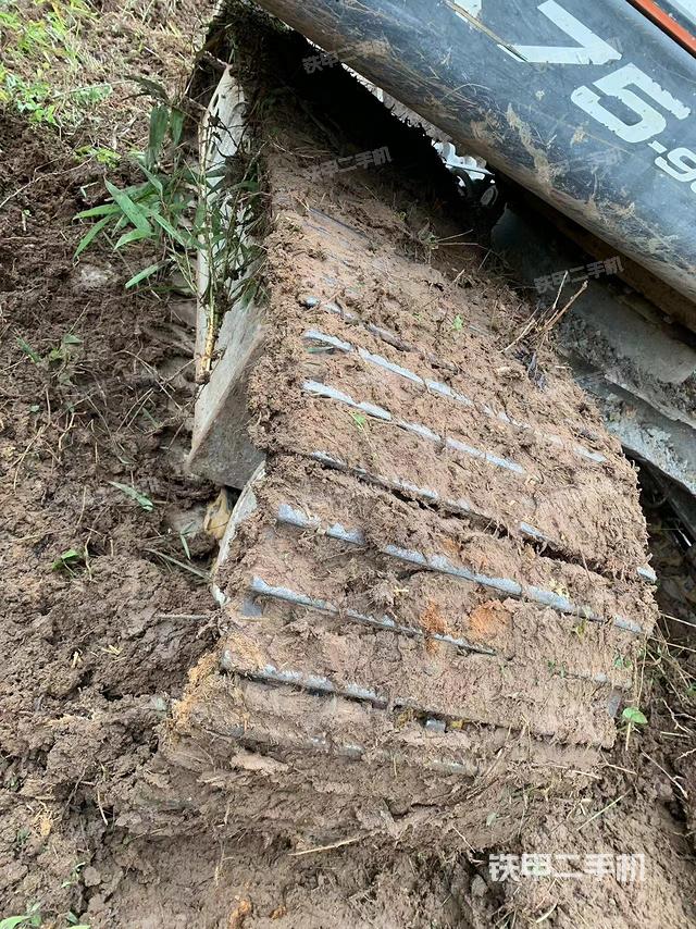 单侧履带整体(整机外观) 单侧履带整体(整机外观)