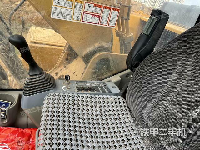 座椅右側(cè)控制臺/鑰匙門/油門/含右手柄（駕駛室部分）