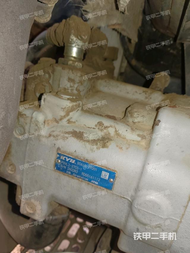 液壓泵艙室正面整體(整機外觀) 液壓泵艙室正面整體(整機外觀)