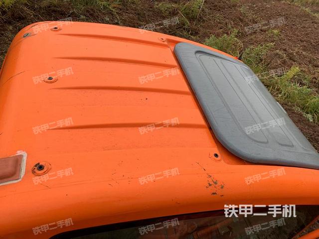 驾驶室顶部(整机外观) 驾驶室顶部(整机外观)