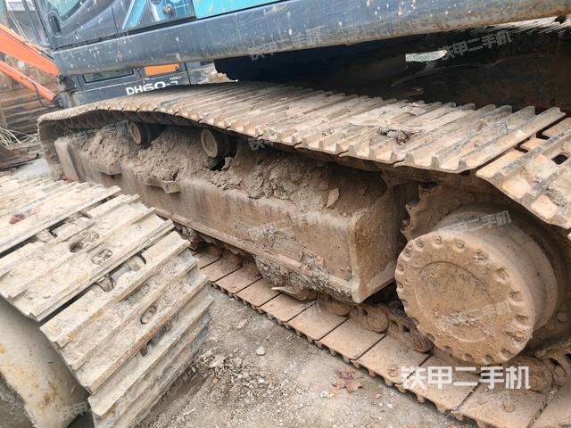 右側(cè)履帶整體(行走機(jī)構(gòu)) 右側(cè)履帶整體(行走機(jī)構(gòu))