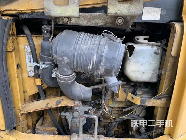 液壓泵艙室正面整體(整機(jī)外觀) 液壓泵艙室正面整體(整機(jī)外觀)