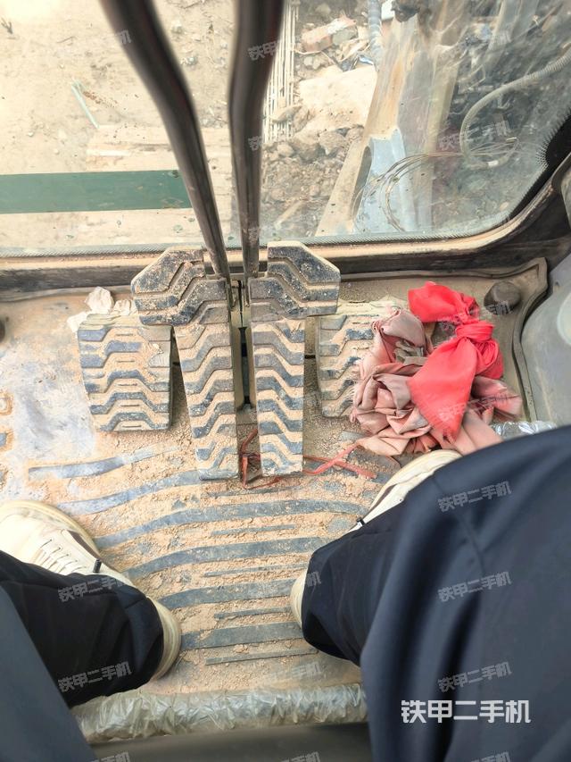 左后方玻璃角標(biāo)(駕駛室部分) 左后方玻璃角標(biāo)(駕駛室部分)