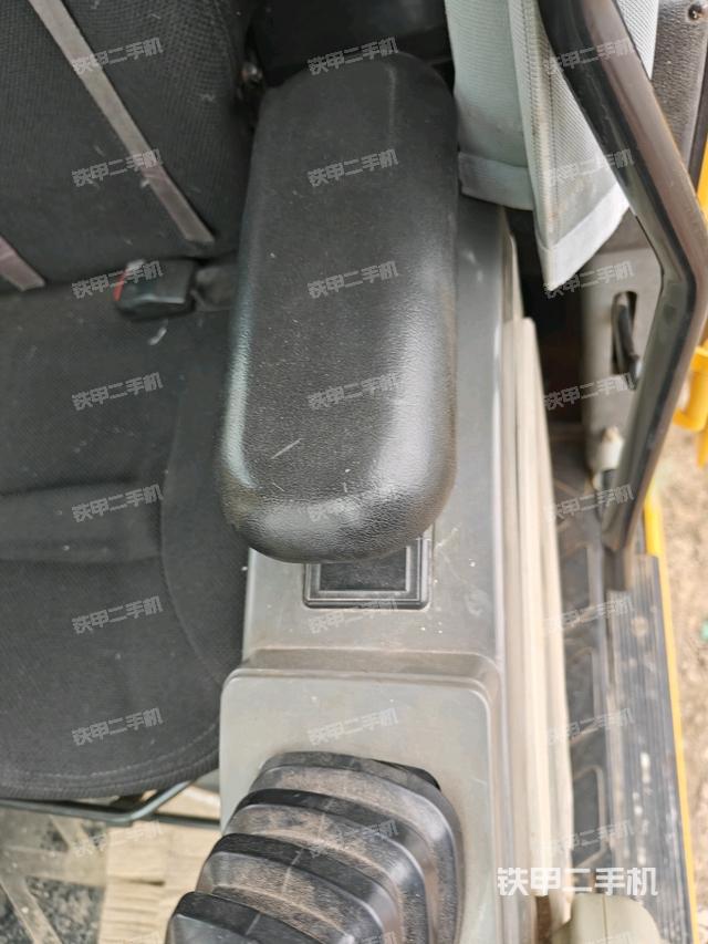 后窗玻璃角標（駕駛室部分）