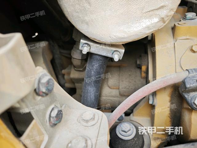 液壓泵艙室正面整體(整機外觀) 液壓泵艙室正面整體(整機外觀)