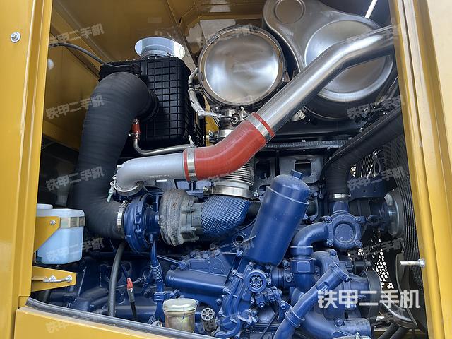 發(fā)動(dòng)機(jī)左側(cè)（整機(jī)外觀及大件）