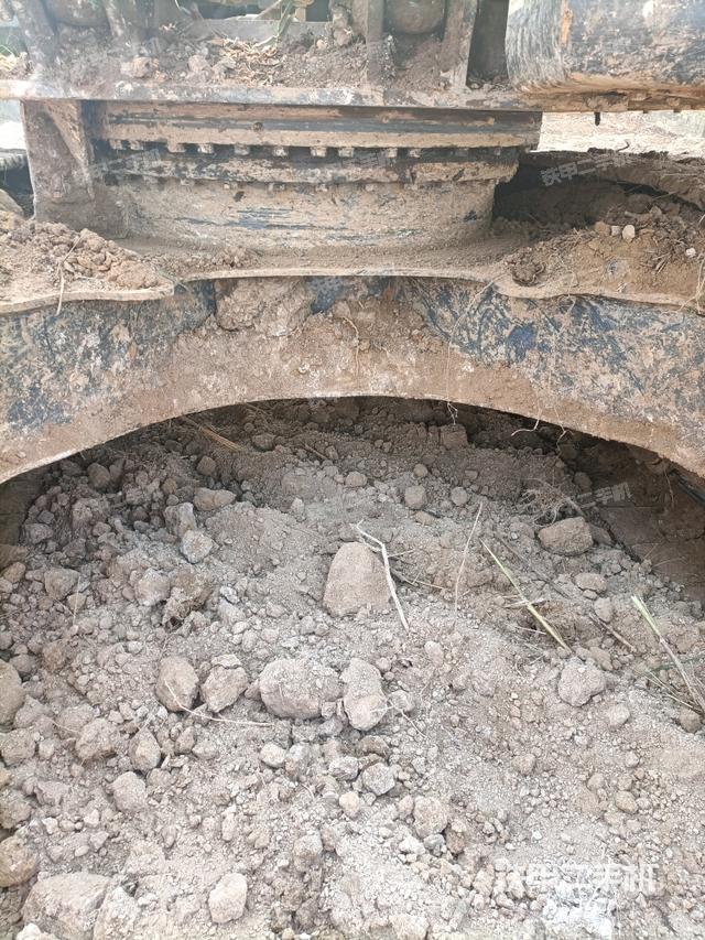 轉(zhuǎn)盤和下車架正前（工作和回轉(zhuǎn)裝置）