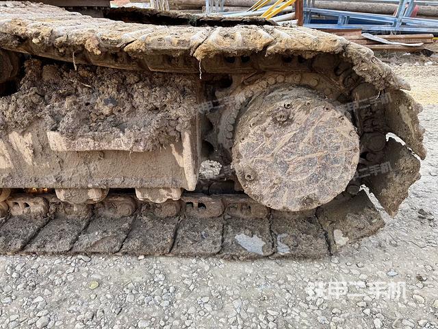 左驅(qū)動輪（行走機構(gòu)）