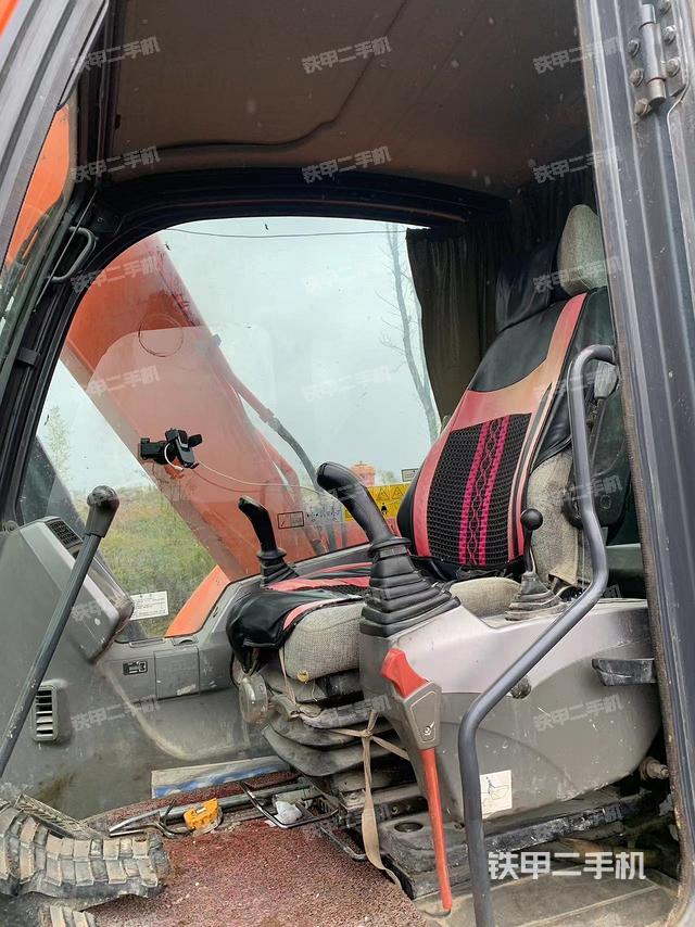 驾驶室整体(整机外观) 驾驶室整体(整机外观)